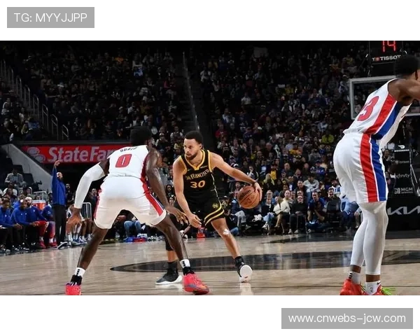 勇士主场胜活塞，库里三分球12中7